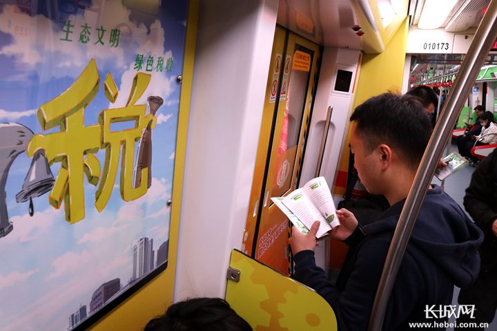 绿色主题列车复兴号,很好看的高级火车