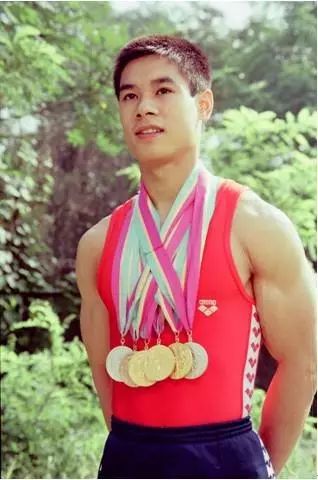 国潮崛起李宁的逆袭之路,国潮李宁的巅峰和衰落