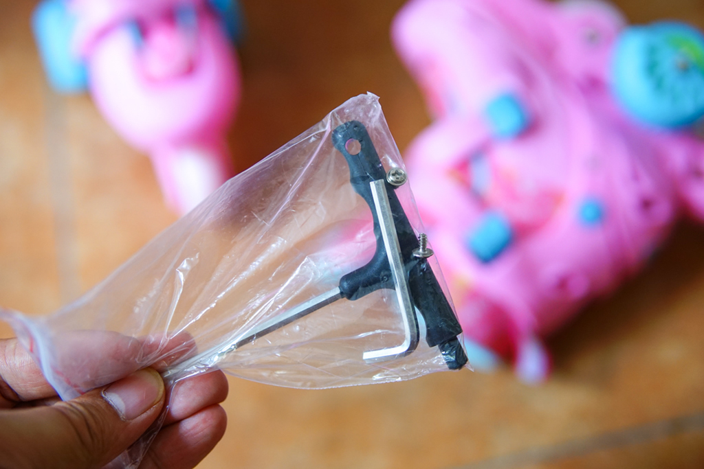 带辅助轮的溜冰鞋,儿童乐秀轮滑鞋新款