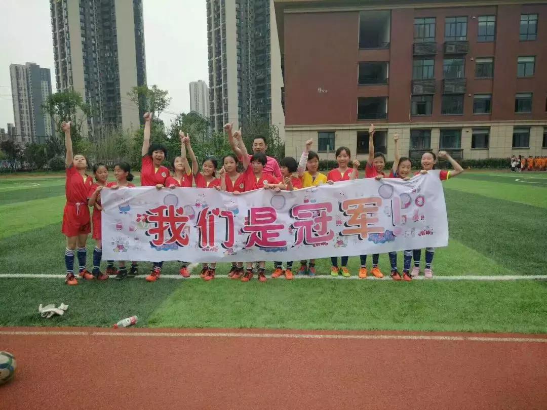 中国和c罗踢足球,中国足球与c罗之间的比赛