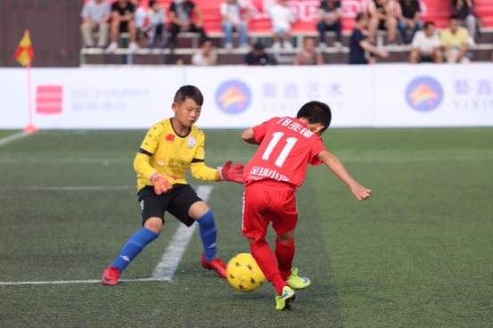 央视评论员说中国足球,央视主持人踢球