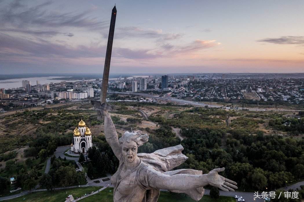 这座世界杯球场下，埋藏着一段悲壮而震撼人心的历史
