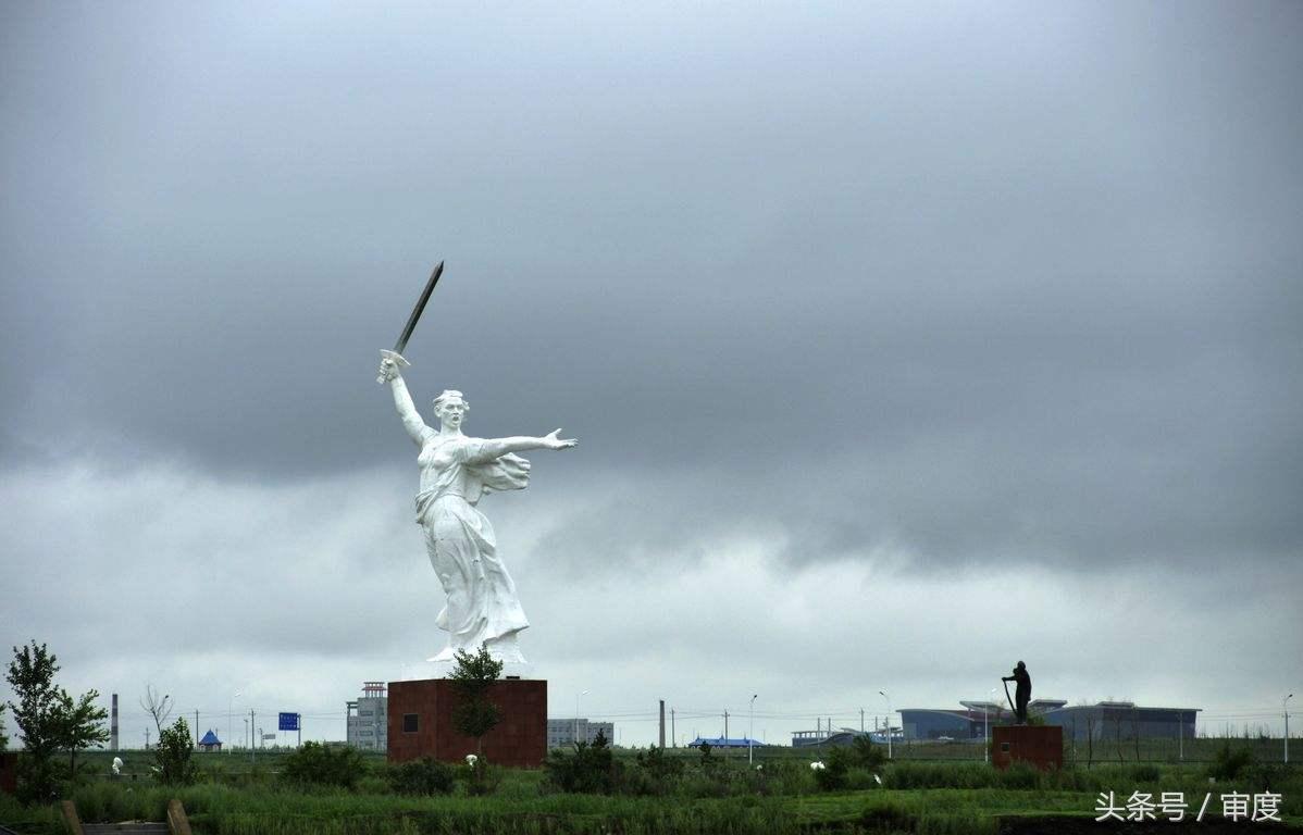 这座世界杯球场下，埋藏着一段悲壮而震撼人心的历史