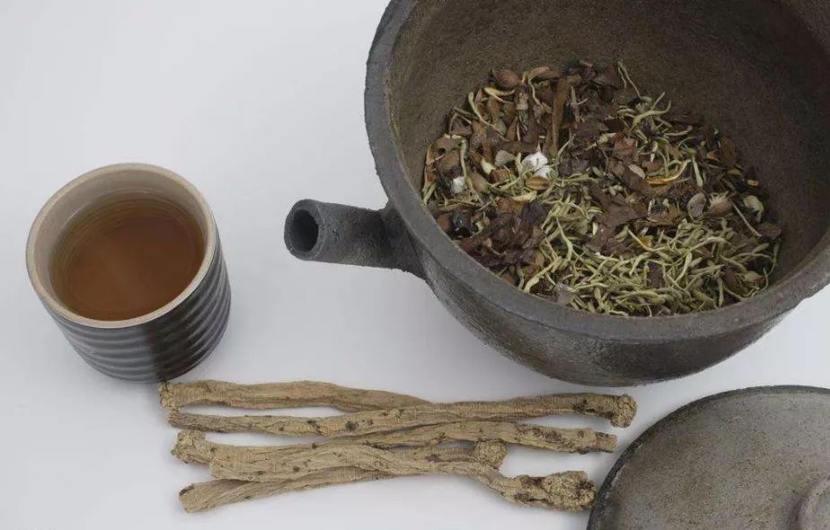 你还在用矿泉水喝药？！一粒泡腾片竟要了孩子的命……