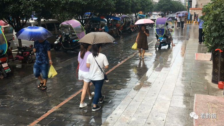 都匀市纹眉,纹眉过敏起小疙瘩很痒图片