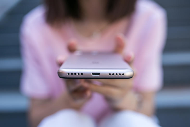 6.8寸刘海屏手机999,红米6pro刘海全面屏