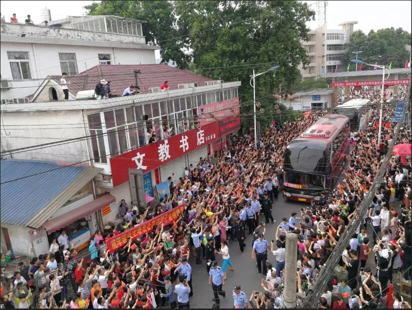 记者探访安徽毛坦厂中学,央视探访安徽六安毛坦厂中学