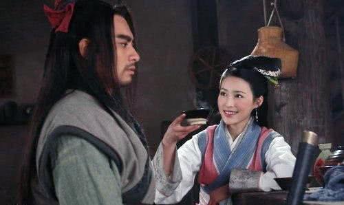 武松杀*嫂嫂**潘金莲，为何要先解开她的衣服下刀，他有什么用意？