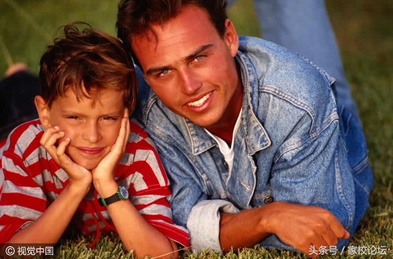 8岁女孩给爸爸写的作文,小女孩作文我的爸爸