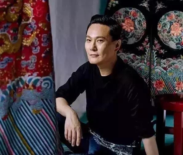 明星唱歌张信哲,不会画画的艺术家