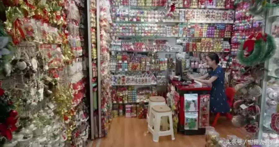 老外逛华强北组装苹果手机,外国人华强北组装苹果