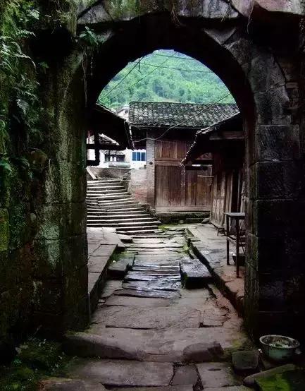乐山周边竟有这样一个神秘古镇？连历史记载都没有，周末约~