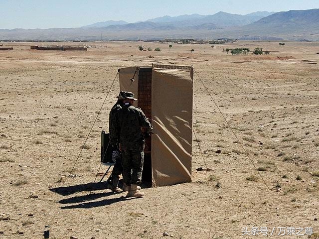 美军价值十几万美元一个的*战野**厕所