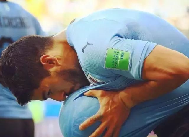 确认过，这些萌子们的足球天赋已得球星老爸们的真传！你更看好哪位萌娃的球技？