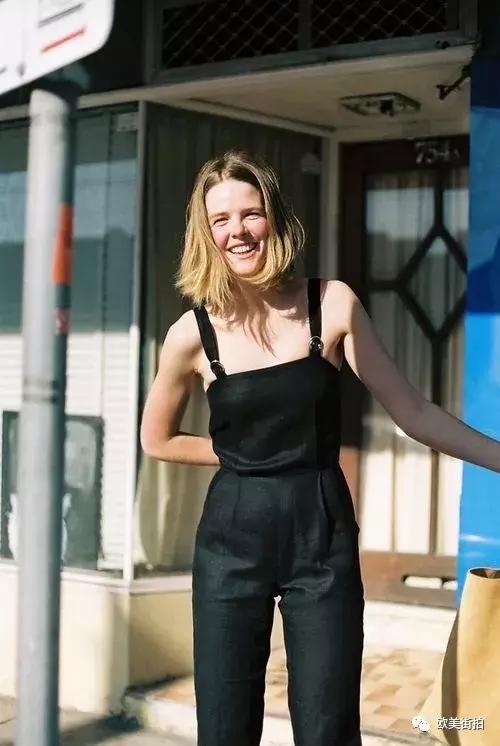 上身短白t恤下身怎么配好看,上身短下身长衣服穿搭