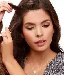 烫发后怎样扎头发好看,短烫发没有刘海怎么半扎头发好看