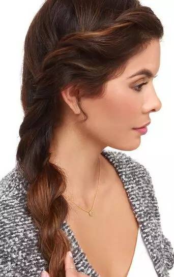 烫发后怎样扎头发好看,短烫发没有刘海怎么半扎头发好看