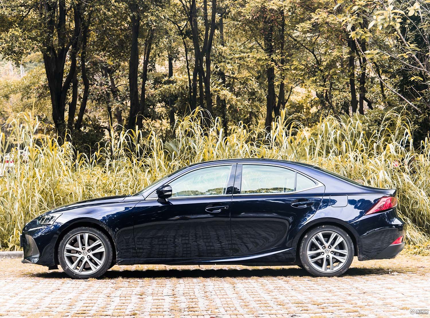 雷克萨斯is2022款300fsport版,2022雷克萨斯is300fsport版