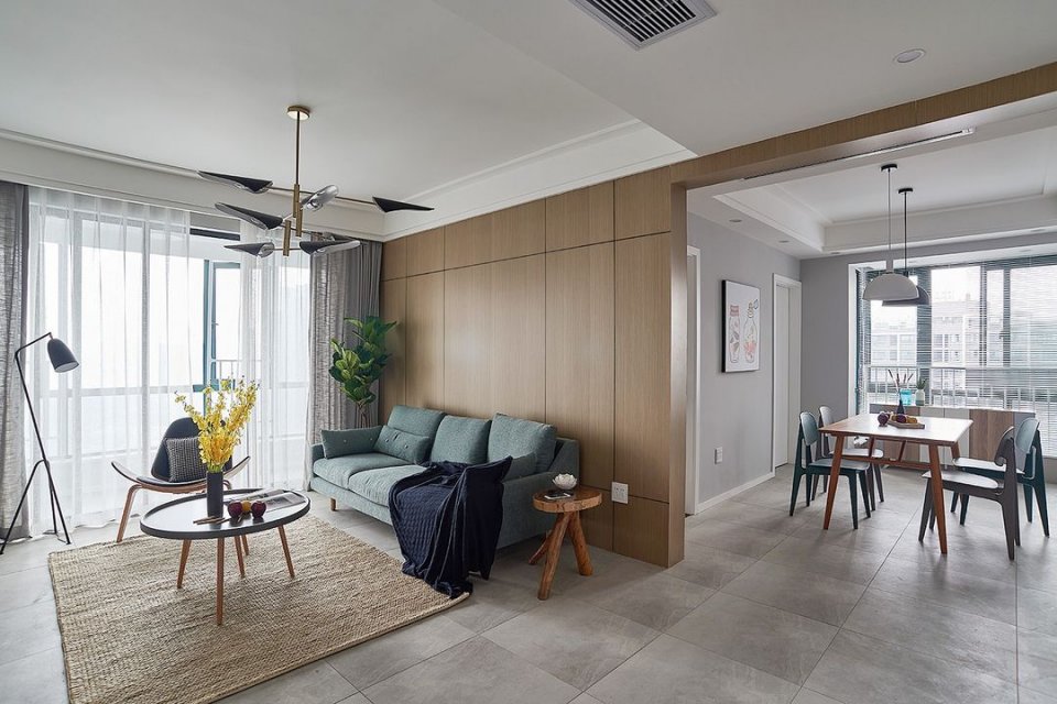 西边户客厅大飘窗西晒厉害吗,朝西客厅怎么解决西晒