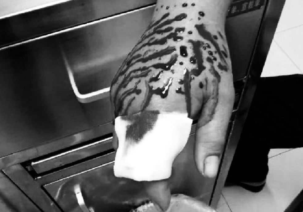 深圳一别墅区惊现蛇出没,南宁一小区捕捉3条蛇