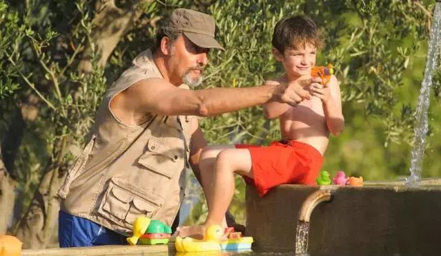 高冷大叔和小萝莉的故事，被法国人拍得这样随性感