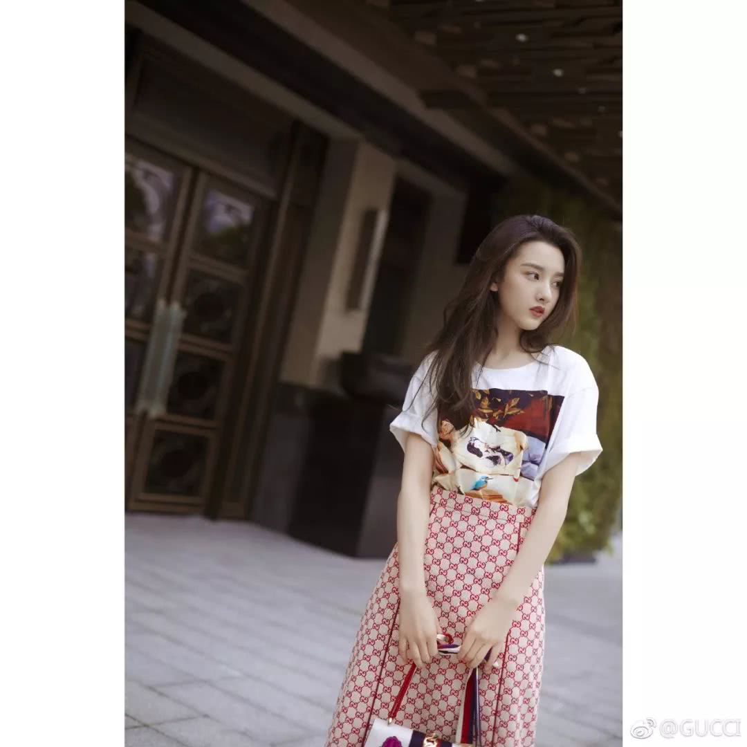 超模杜鹃的特征,超模杜鹃最新穿搭