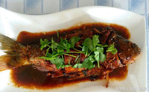 老东北美食之红烧鲤鱼做法,怎么红烧鲤鱼块炖鲤鱼好吃又简单