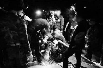 泰国少年足球队员被困溶洞16天,泰国少年足球队被困洞穴事件