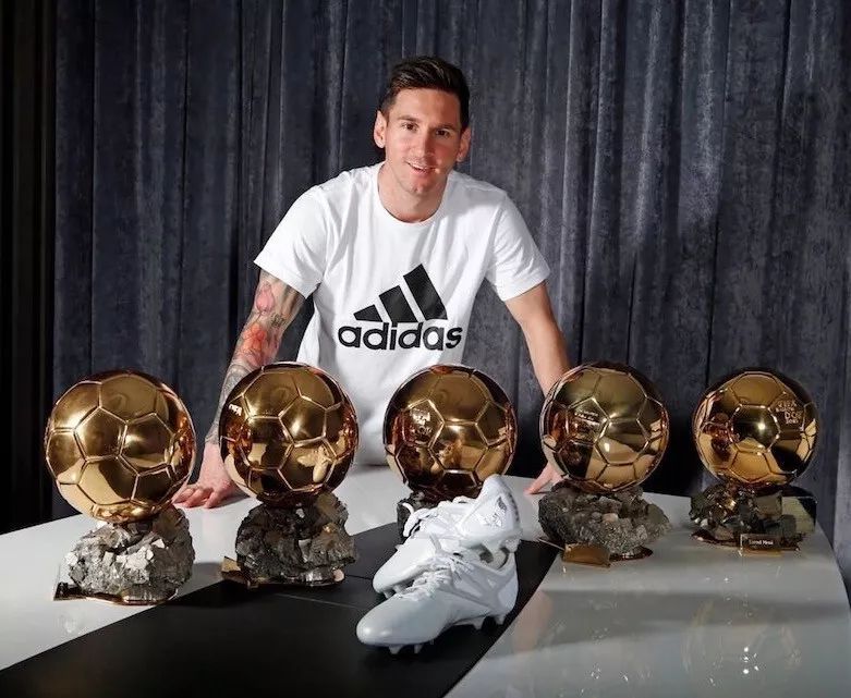 梅西和c罗19岁的照片,梅西和c罗同一天告别