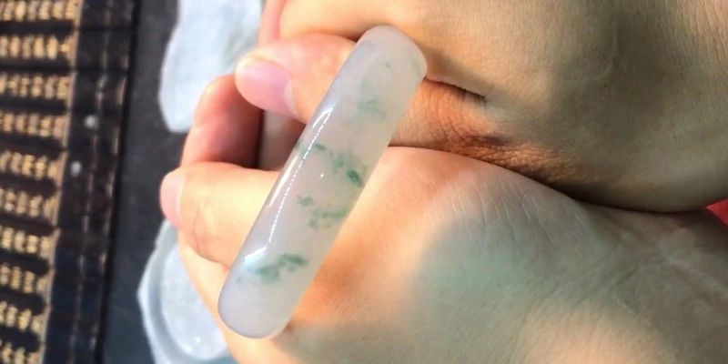 在缅甸买的翡翠手镯,缅甸天然老坑冰种飘花水润通透