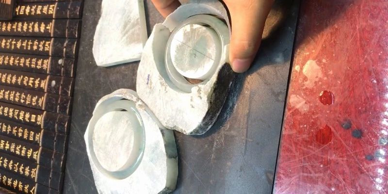 在缅甸买的翡翠手镯,缅甸天然老坑冰种飘花水润通透