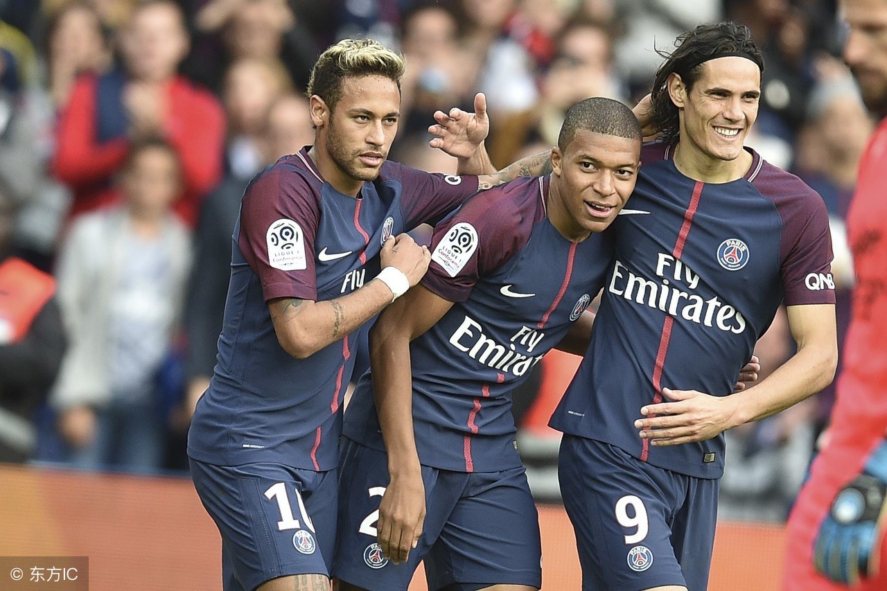 姆巴佩谈梅西跟c罗谁强,姆巴佩对c罗和梅西的评价