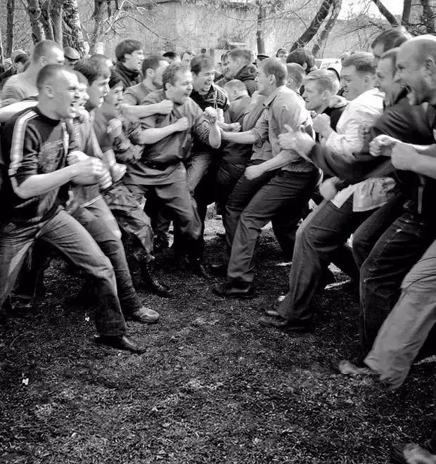 为什么俄罗斯的人喜欢穿阿迪,俄罗斯人为什么都喜欢穿阿迪