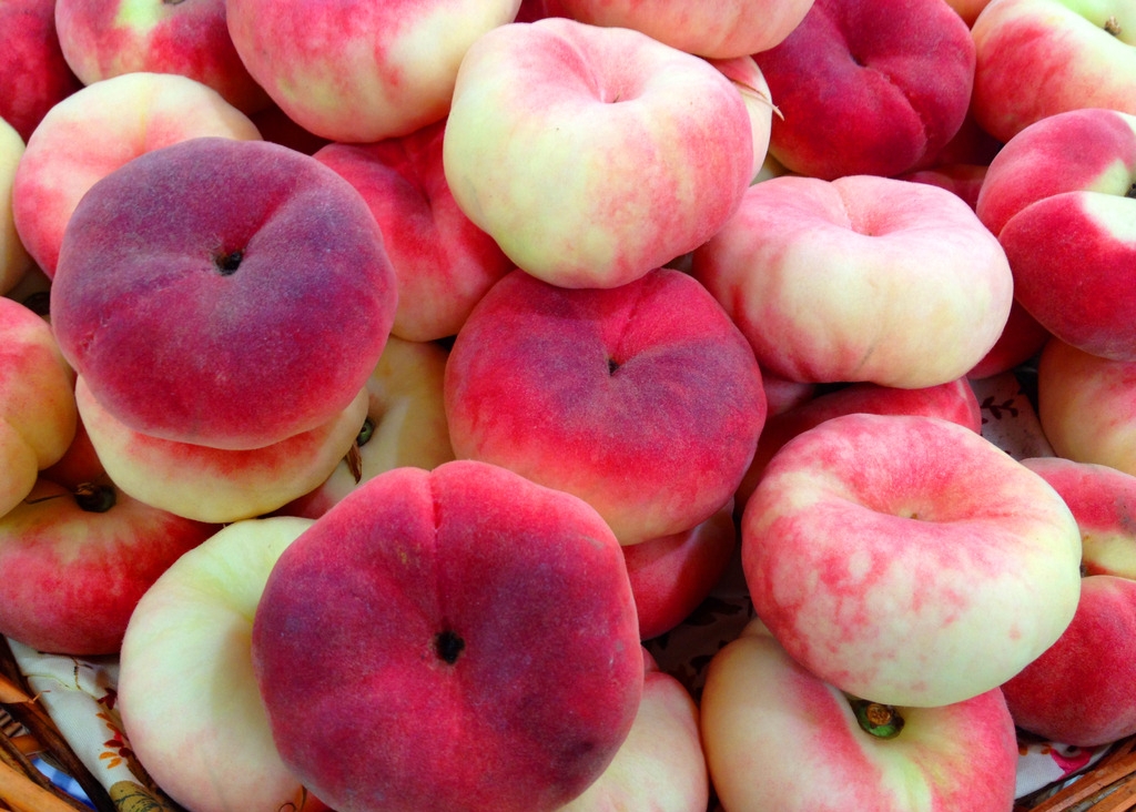 甜美多汁的新鲜桃子，你最喜欢吃哪种？