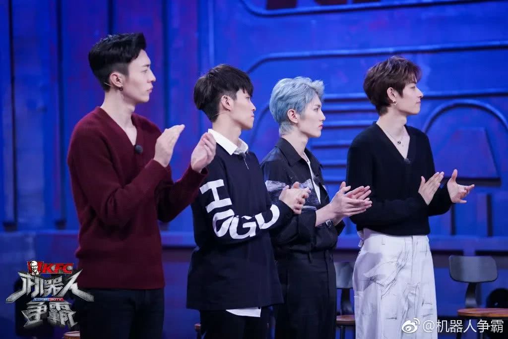 机器人格斗打得好，Angelababy主动给微信号？