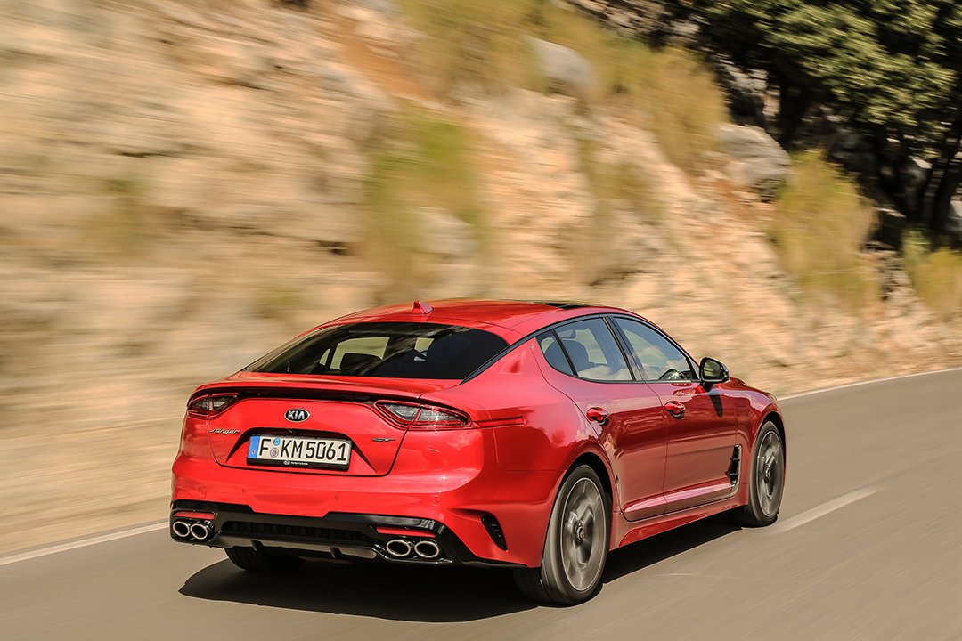 与农民企业家的形象格格不入TA就是起亚工程师的一件玩物