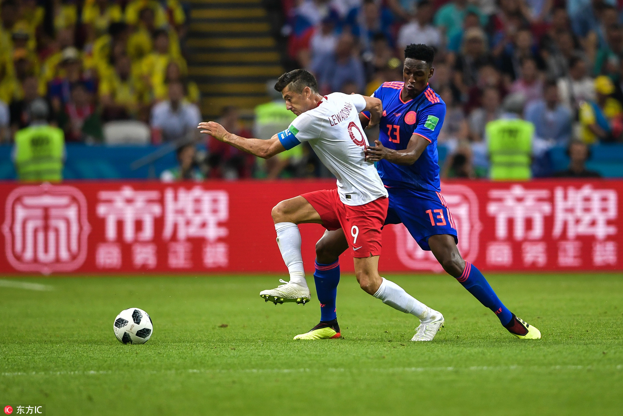 燃情奋战十余天,晒得比内马尔还黑,但他们的照片美炸了