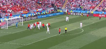 点球门将站球门一侧迷惑对手,守门员扑点球难以置信