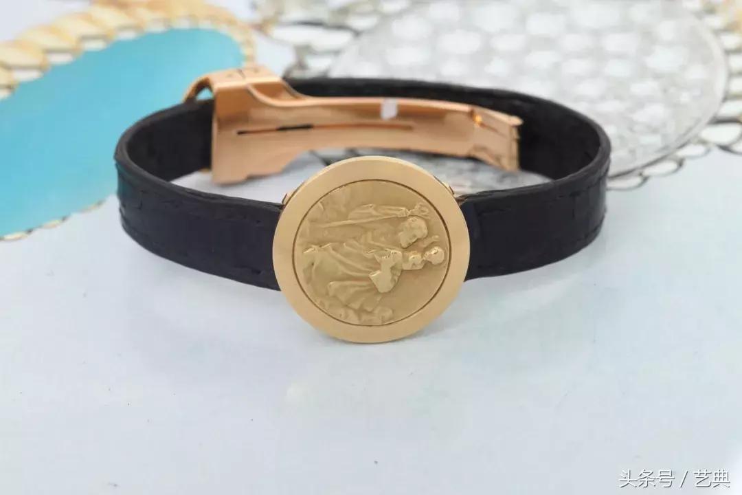 梅西c罗戴袖标,梅西c罗内马尔都戴什么表