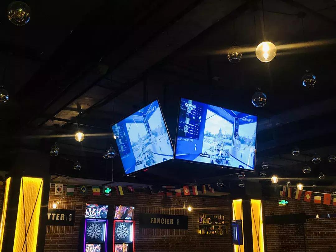 内马尔巴黎看球,内马尔17-18赛季球衣签名