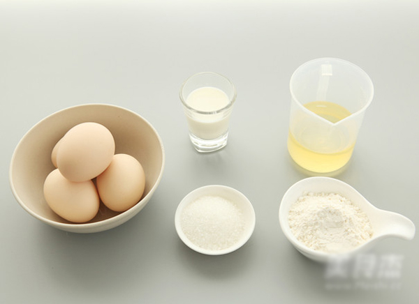 电饭煲蛋糕零失败的家常做法教程,电饭煲蛋糕的家常做法教程