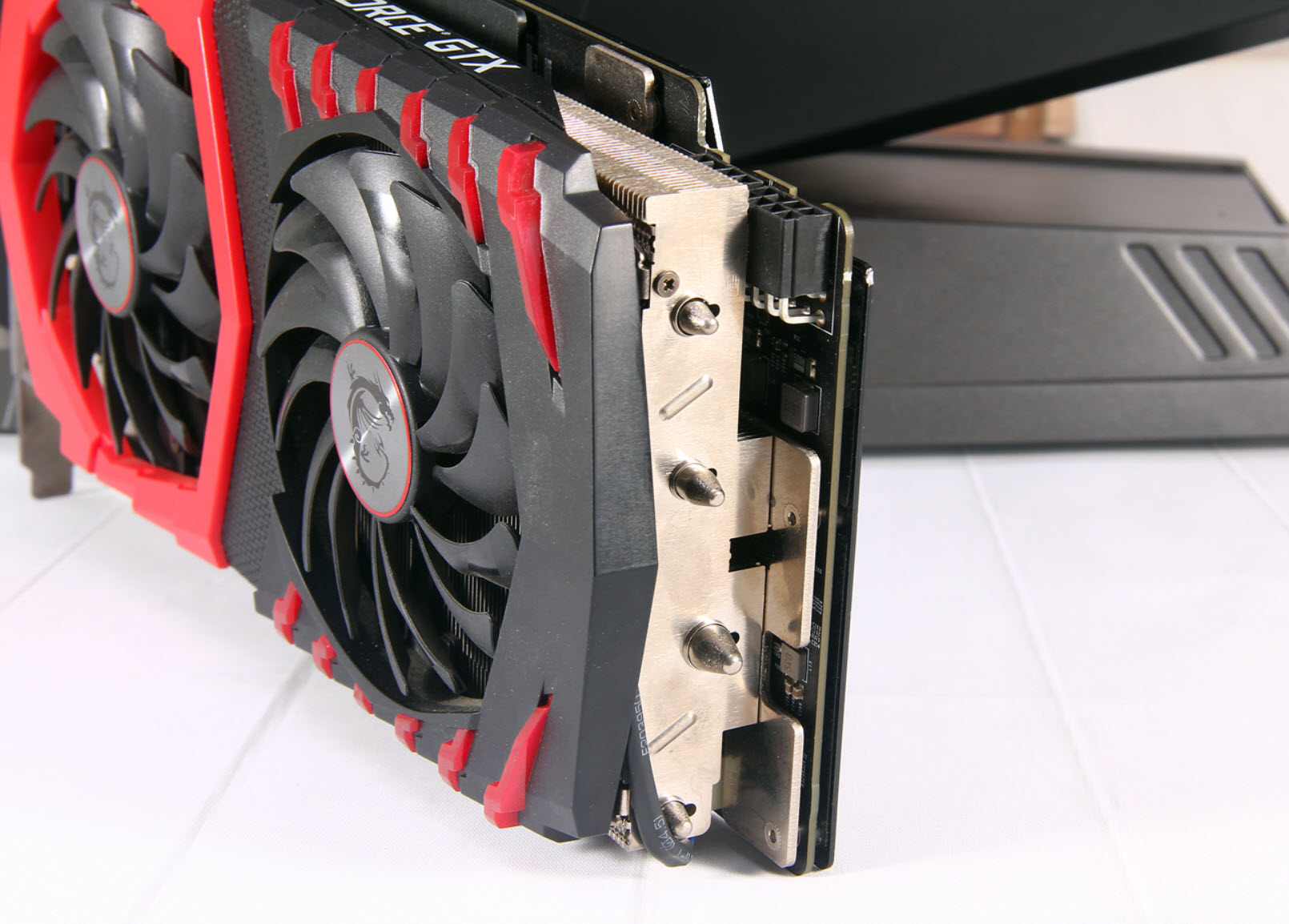 耿耿于怀，换上地表最强游戏显卡再战胆气寒