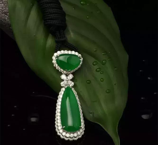 戴翡翠手镯搭配什么饰品,翡翠首饰如何搭配更显美丽与年轻