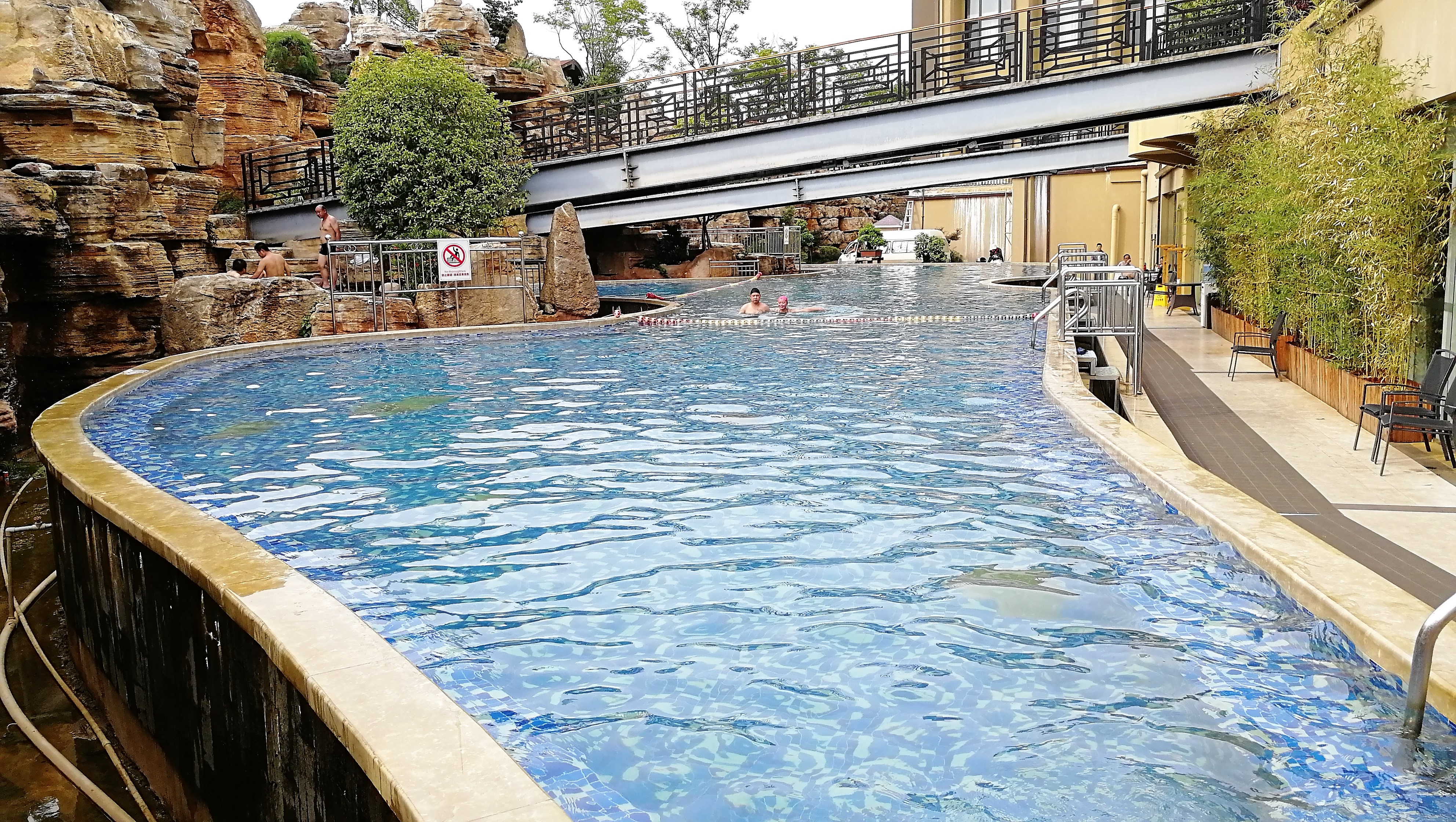 看花海，泡温泉，吃美食，周末就来这里！