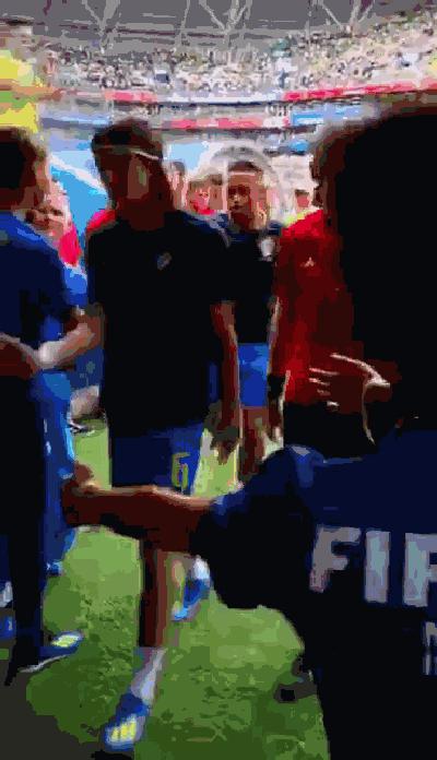 松山湖两名足球小将亮相世界杯,与内马尔、厄齐尔等球星面对面!