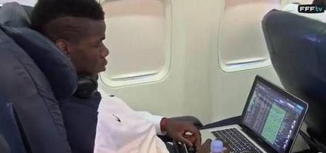 内马尔和梅西在玩足球游戏,世界杯球星梅西内马尔c罗