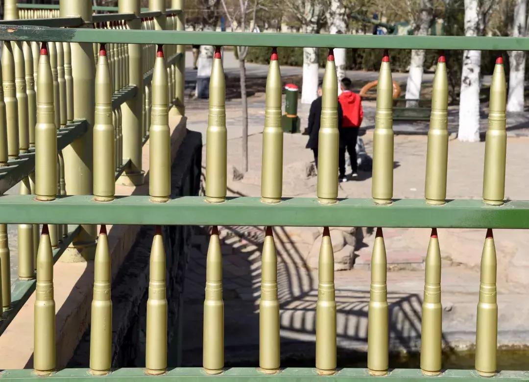 包头有一座30多米长的桥,用了近1500枚炮弹造成!