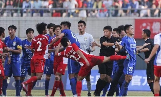 多家俱乐部因欠薪问题遭足协处罚,中国足球俱乐部欠薪的原因