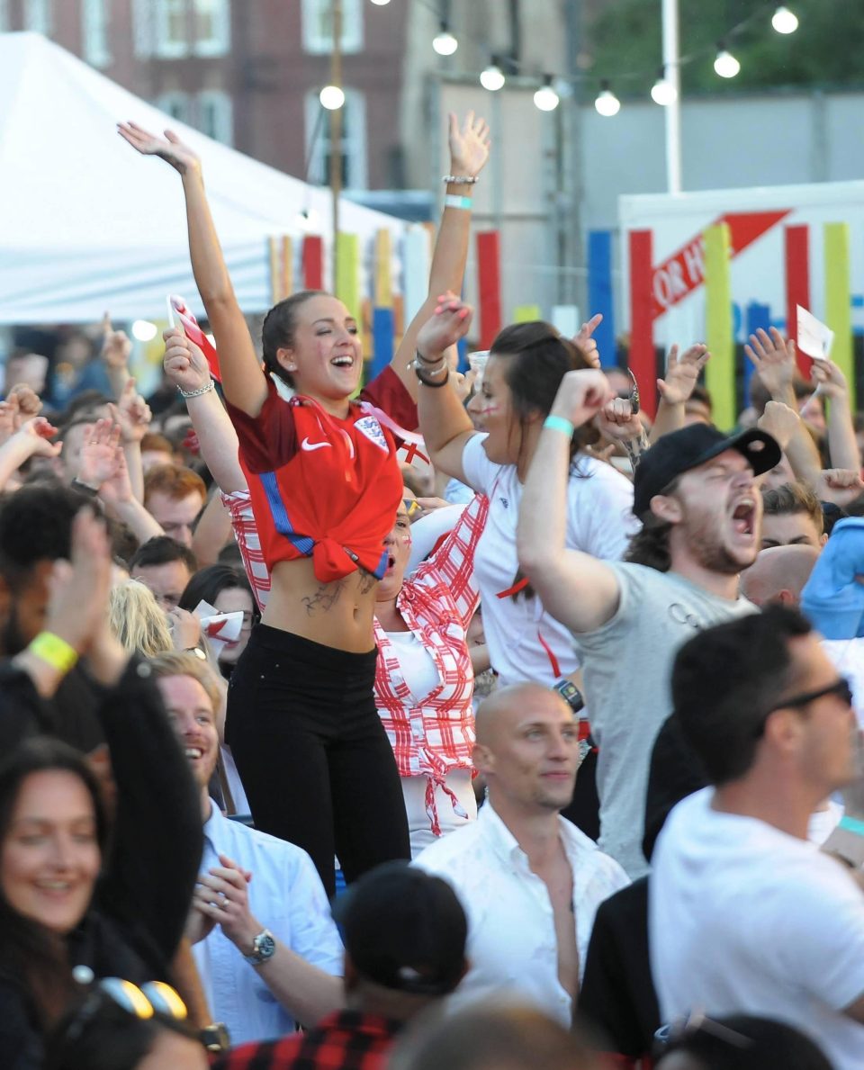 英格兰vs克罗地亚球迷的反应,英格兰球迷vs苏格兰球迷