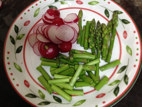 煮面条时容易粘在一起,煮面条时加入什么防止面条粘连